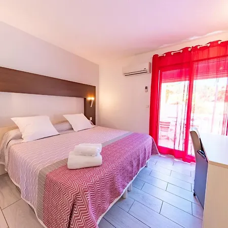 Brit Confort Helios Hotel 3*